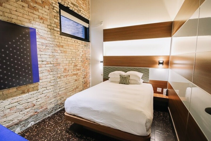 Room 26 of 112