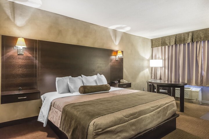 Room 10 of 28