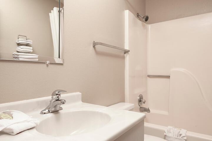Room 6 of 22