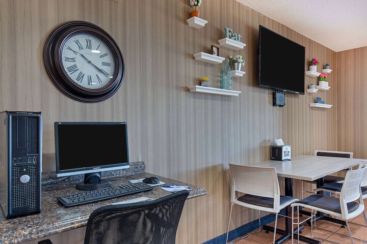 Business Center 27 of 27