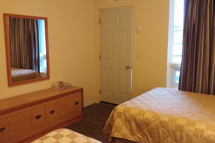 Room 10 of 31