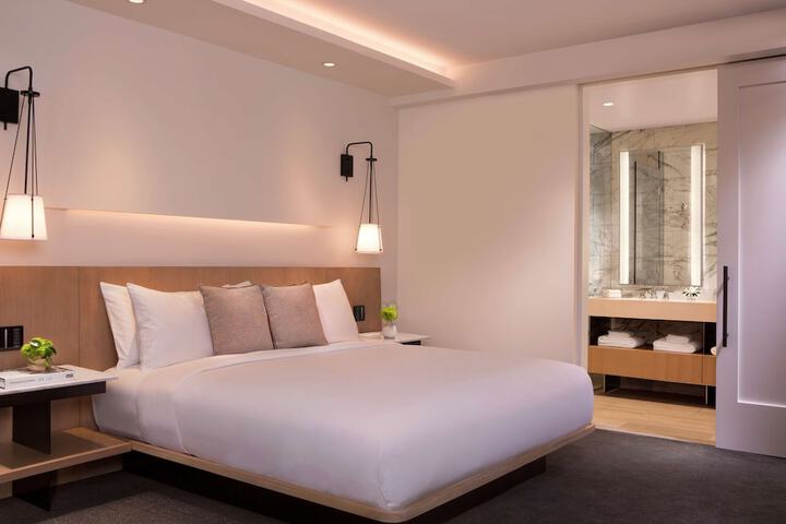 Room 48 of 122
