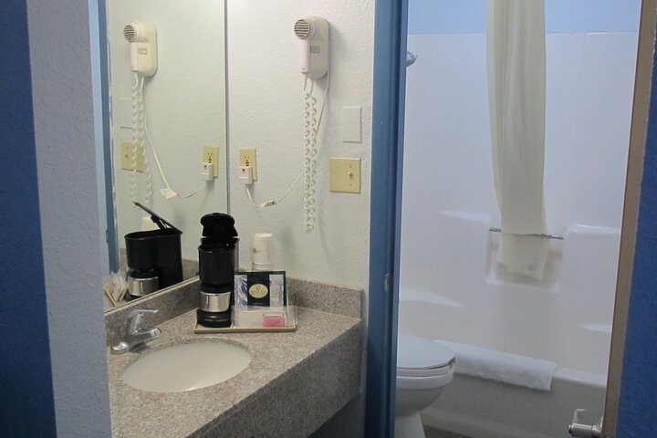 Room 25 of 28