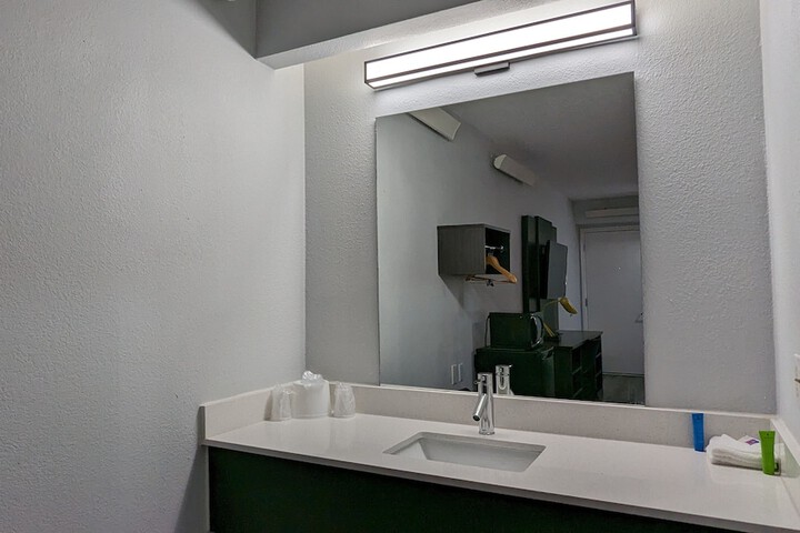 Room 12 of 24
