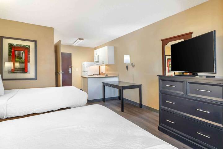 Room 8 of 33