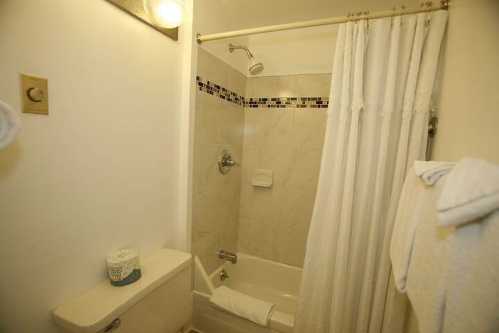 Room 6 of 24