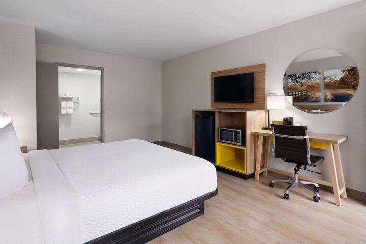 Room 25 of 29