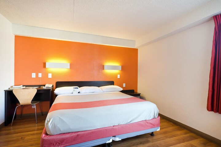 Room 25 of 34