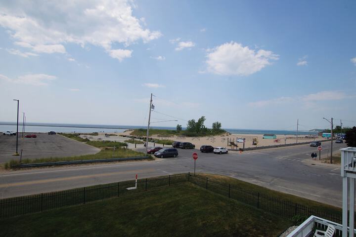 Snyders Shoreline Inn