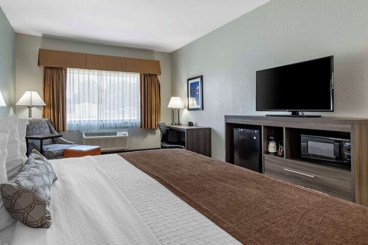 Best Western Plus Victoria Inn & Suites