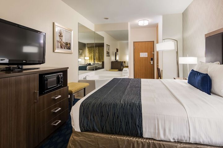 Room 9 of 17