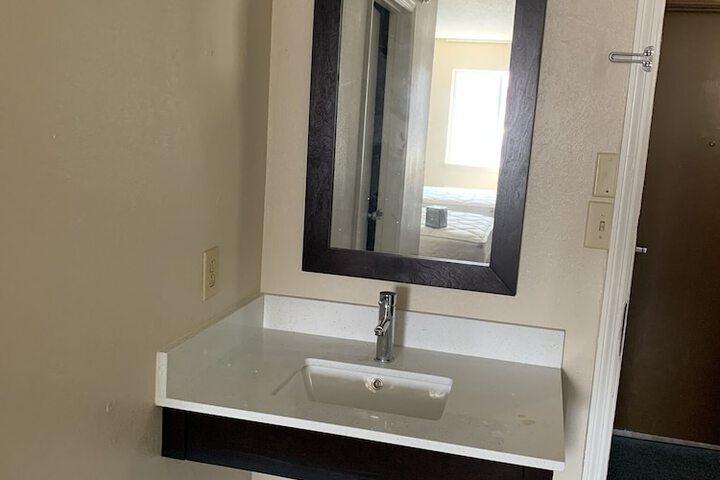 Room 32 of 48