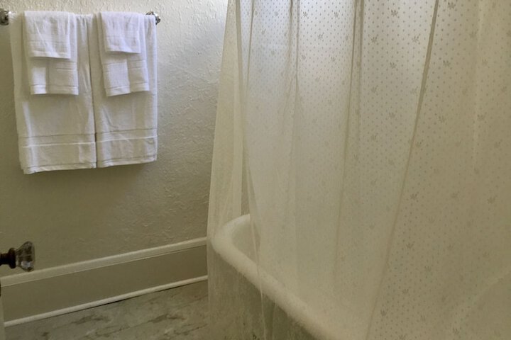 Room 68 of 104