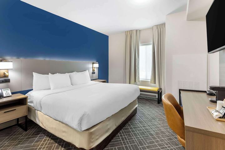 Room 10 of 34