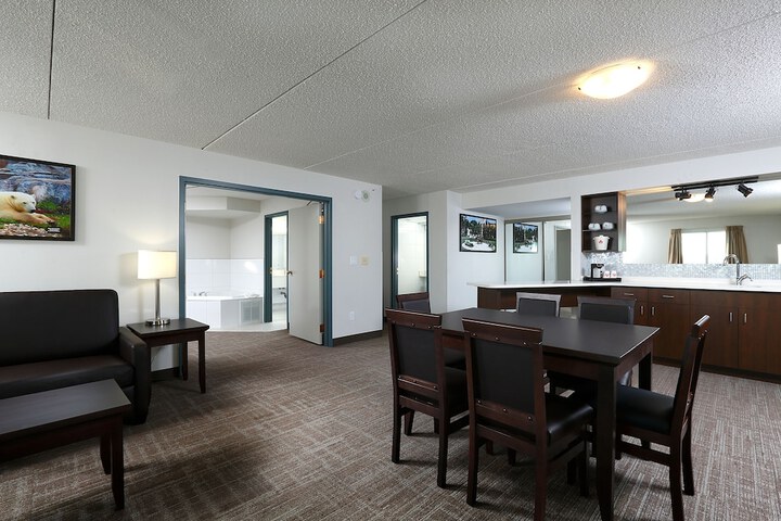 Room 13 of 38