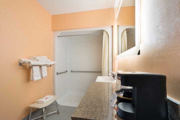 Room 8 of 16