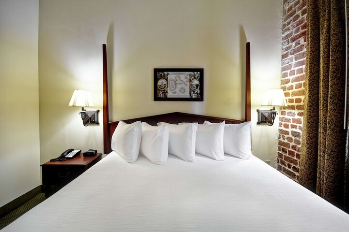 Room 16 of 46
