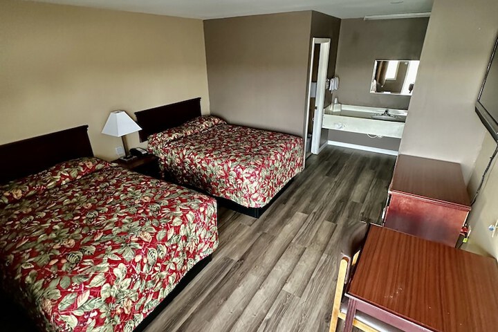 Room 7 of 9