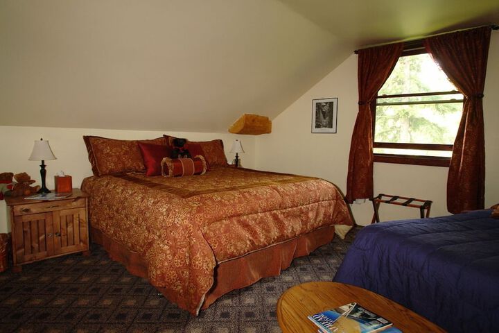 Room 9 of 16