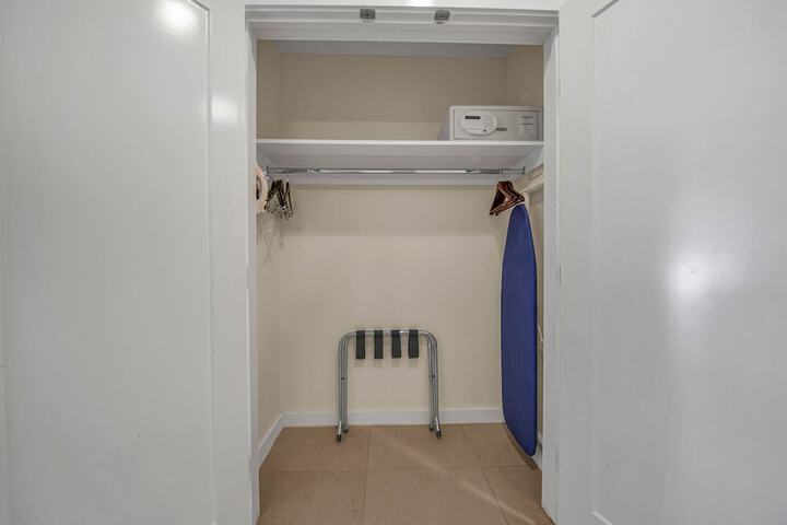 Room 53 of 100