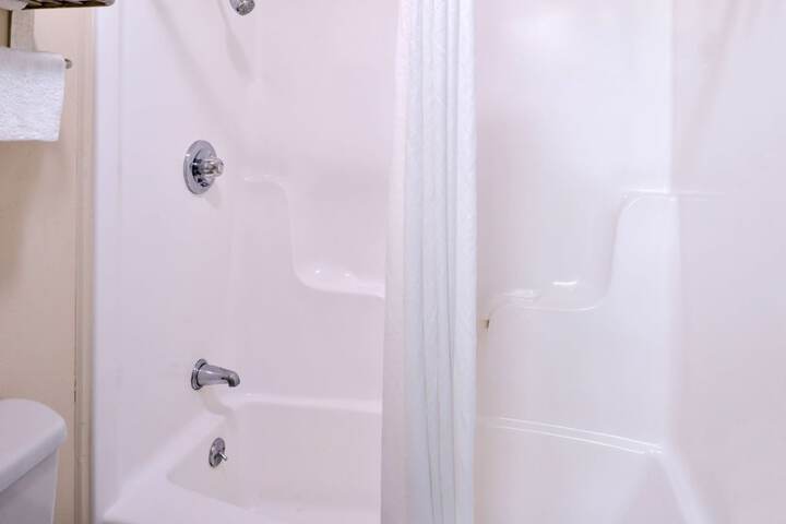 Room 5 of 25