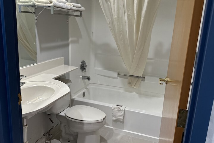 Room 3 of 35