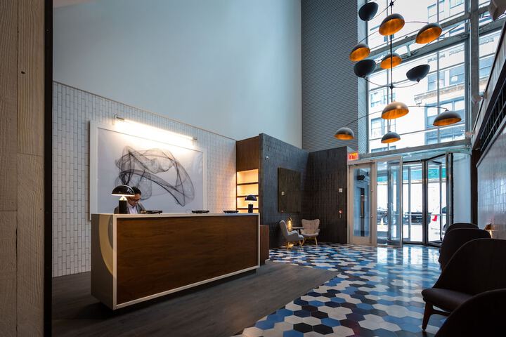 Hotel 2 of 102