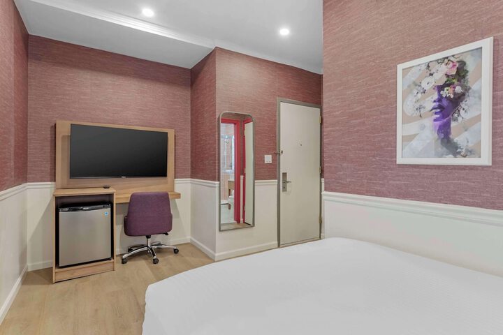 Room 35 of 84