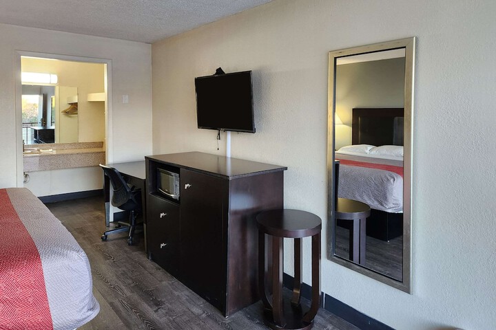 Room 32 of 44
