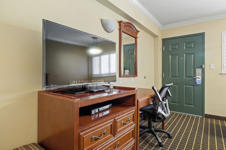 Alexis Park Hotel