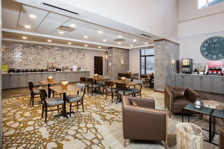 Pomeroy Inn & Suites Prince George