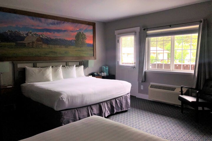 Blue Elk Inn