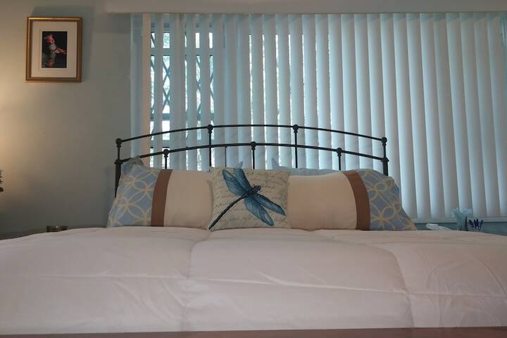 Room 33 of 47