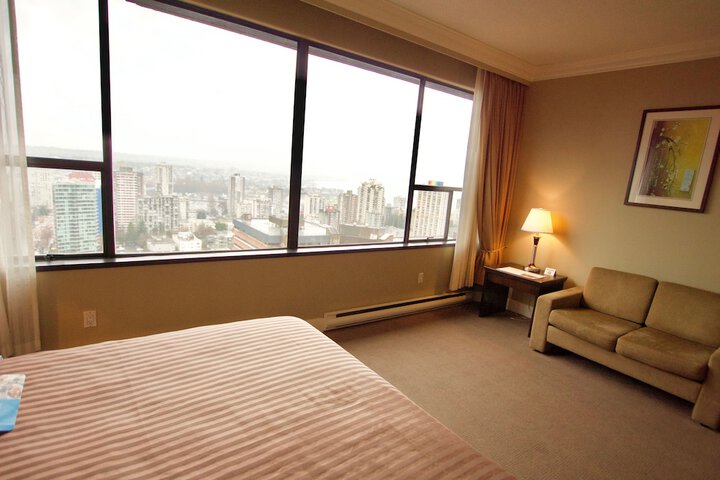 Room 38 of 242