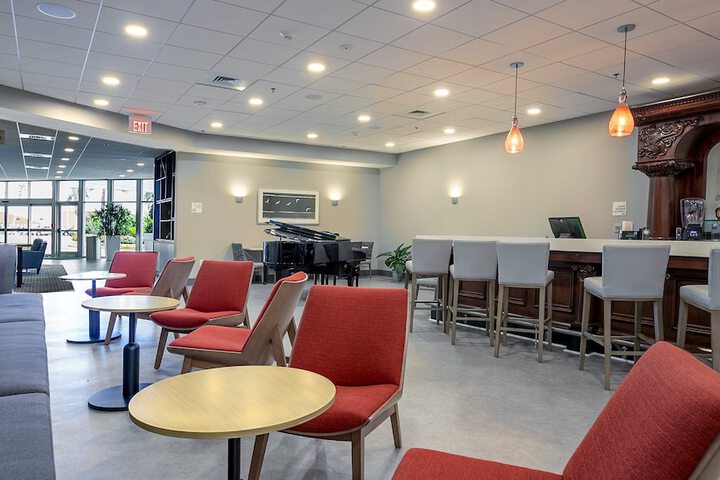 Lounge 102 of 116