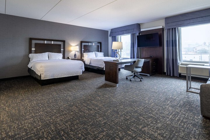 Hampton Inn & Suites Greensboro / Coliseum Area