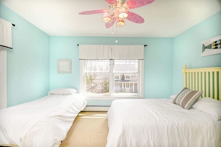 Stunning 5 Bdr Walk to York Harbor Beach!