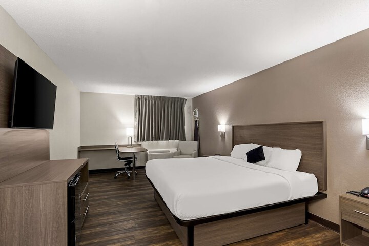 Red Lion Inn & Suites Caseyville