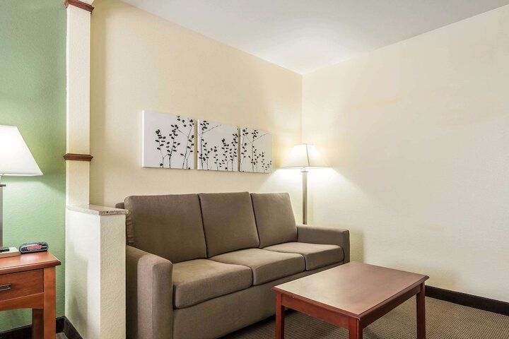 Room 22 of 38