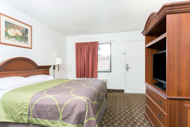 Room 12 of 15