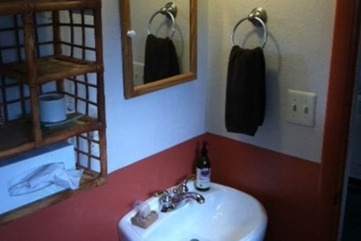 Room 9 of 25