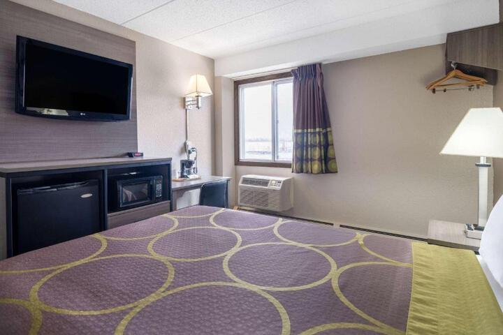 Super 8 by Wyndham Owatonna