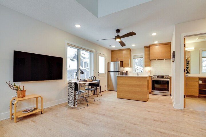 1 Mi to Carleton College: Wfh-friendly Apartment