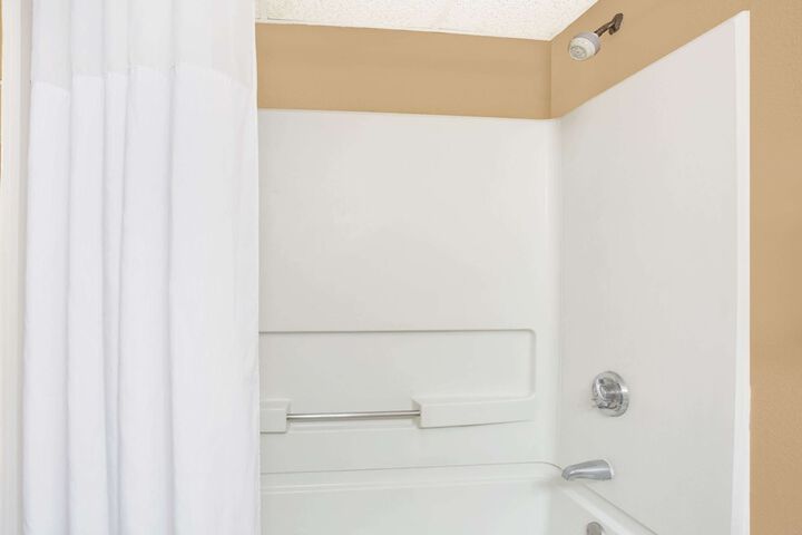 Room 6 of 14
