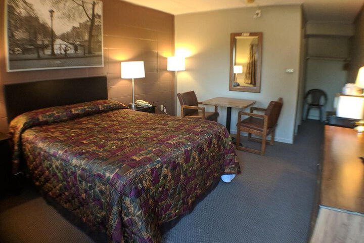 Room 8 of 30