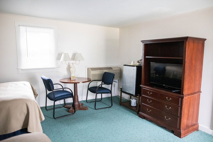Room 11 of 18