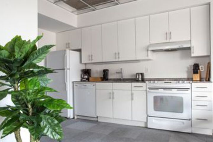 Artsy 2BR in C.B.D. by Sonder