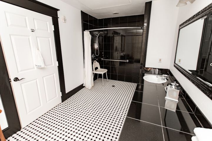 Room 15 of 22