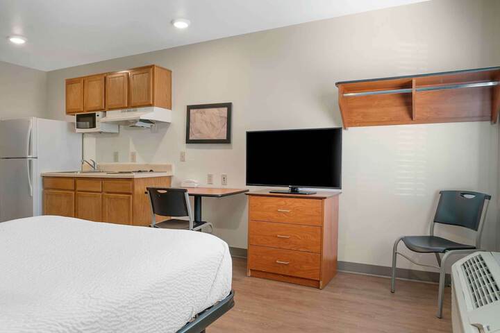 Room 28 of 28