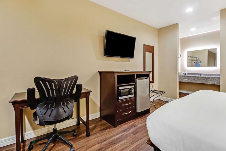 Room 10 of 30